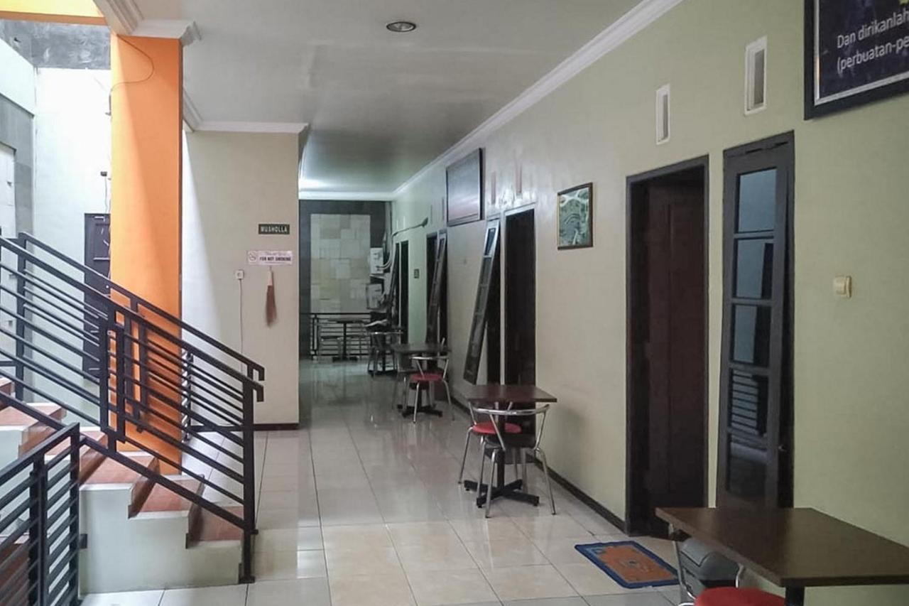 Baitussafar Ummi 1 Syariah Hotel Malang Exterior photo